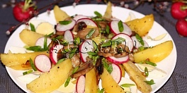 Картофельный салат с грибами и редисом