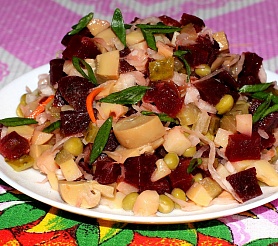 Свекольный салат с маринованными грибами