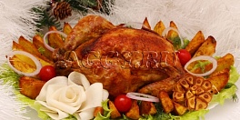 Праздничная запеченная курица с айвой, курагой, орехами и коньяком