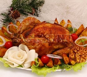 Праздничная запеченная курица с айвой, курагой, орехами и коньяком