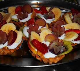 Тарталетки с фруктовым салатом