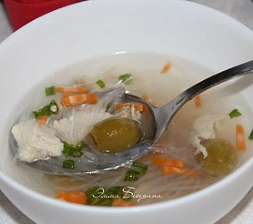 Рыбный суп с рисовой лапшой