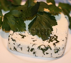 Диетический сыр с зеленью
