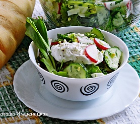 Весенний салат с черемшой