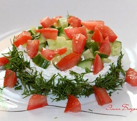 Салат с сыром и овощами