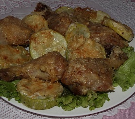 Запеченные куриные голени с кабачками под сыром