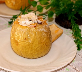 Запеченные яблоки с тыквой и сухофруктами
