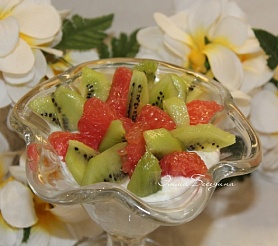 Творожный десерт с фруктами