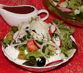 Салат с редисом и фетой