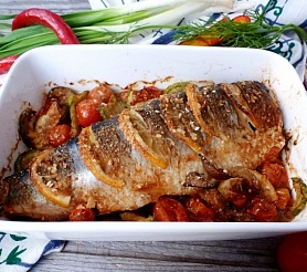 Рыба запеченная на овощной подушке
